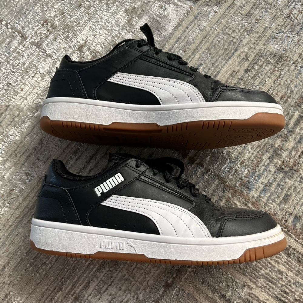 Puma Men's Black and White Sneakers